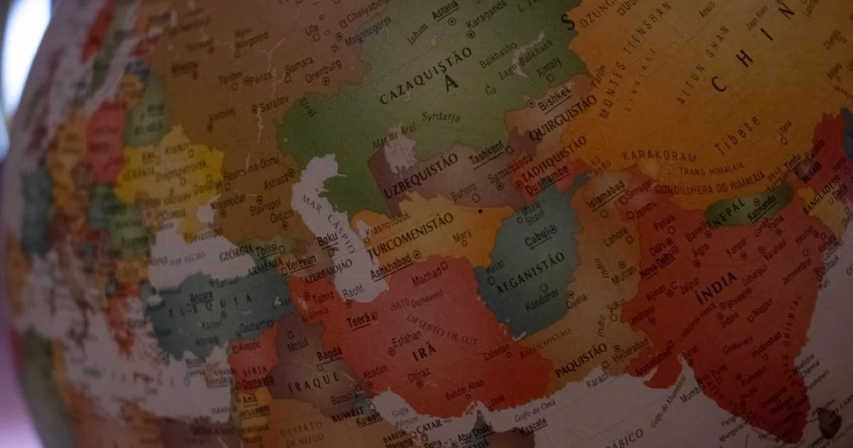 Nearshore Europeu vs. Offshore Asiàtic: Per Què les Zones Horàries Importen Més que el Cost