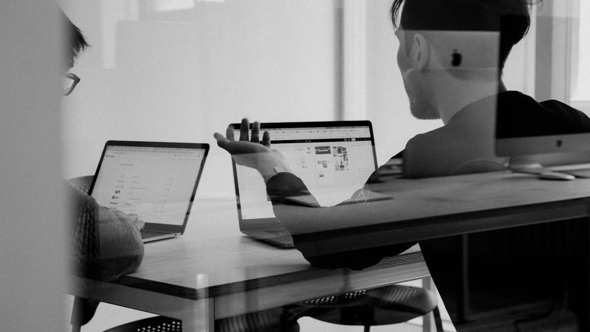 Engenheiros senior vs. mid-level: quando pagar mais economiza dinheiro