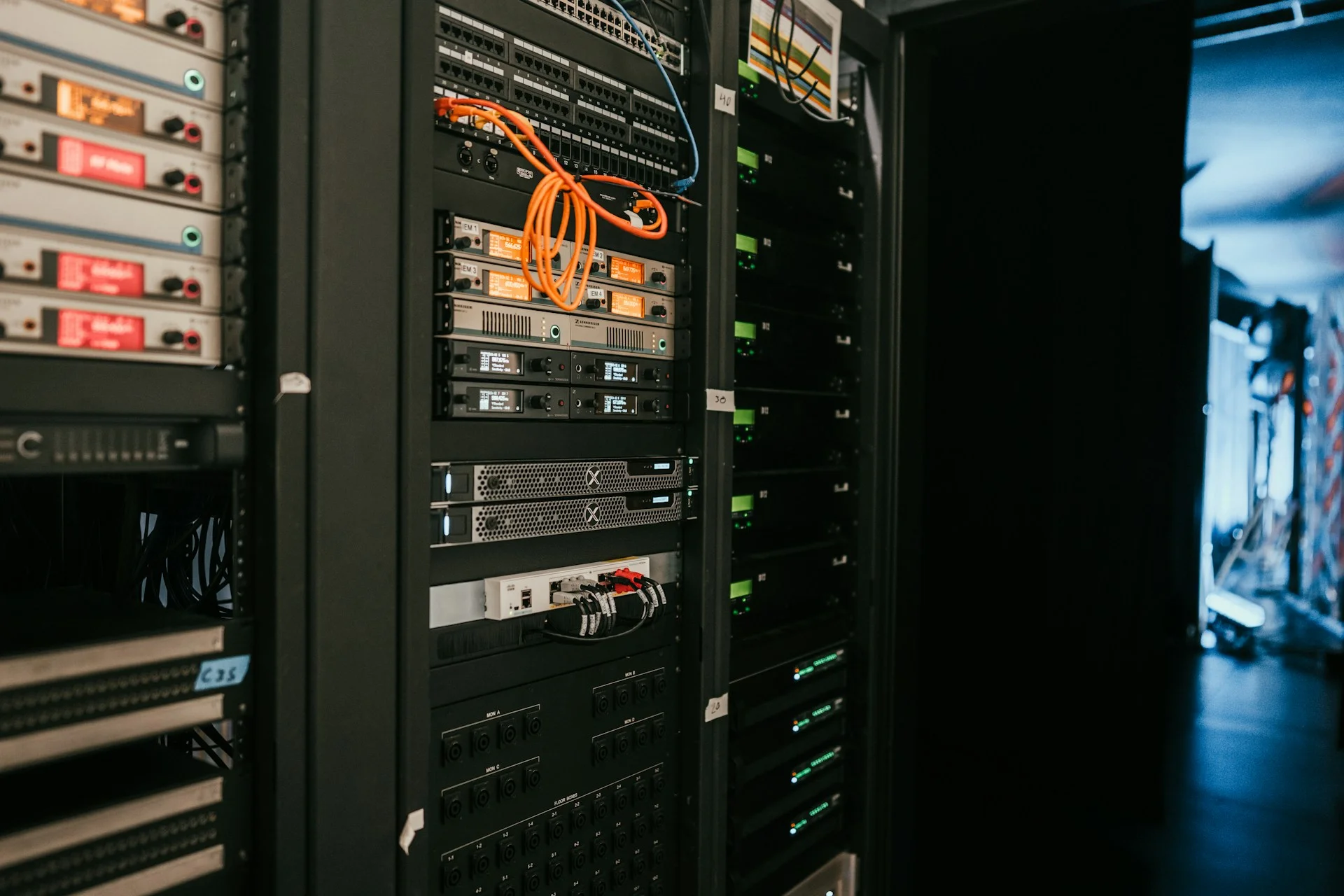 Racks de servidors en un centre de dades